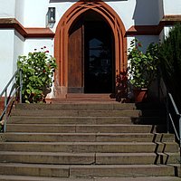 Die zweiflügige Seitentür von der Kirche in St. Markus