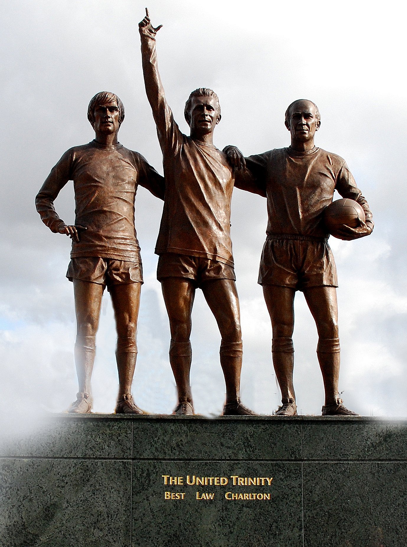 Statue des Trios George Best, Denis Law und Sir Bobby Charlton außerhalb des Old Trafford